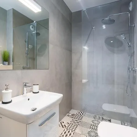 Apartment Fabryczna By Renters